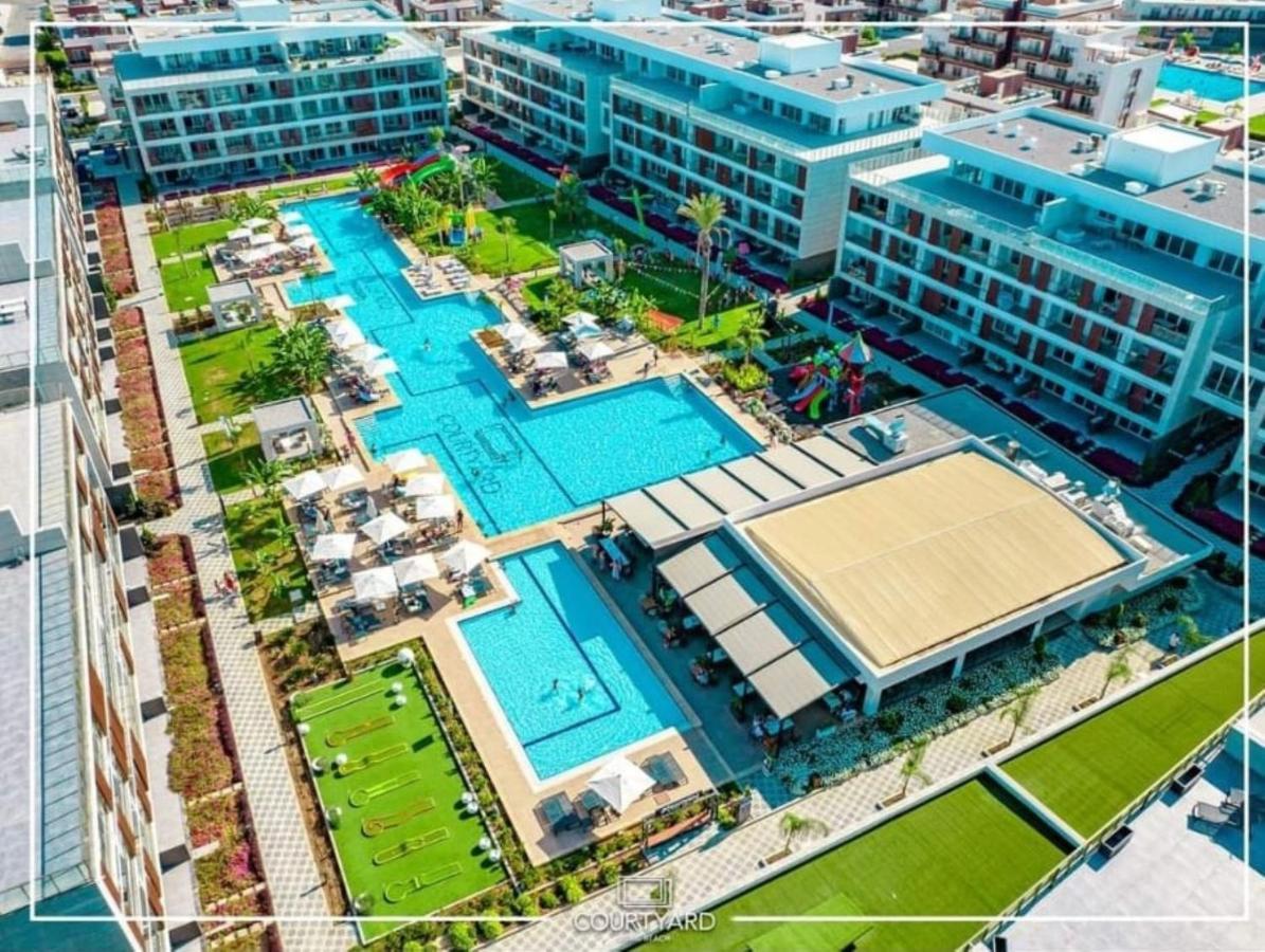 Courtyard Long Ξενοδοχείο